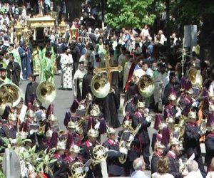 Θεσπρωτία: Παιδιά ἀπό τήν ἐνορία Κεστρίνης Θεσπρωτίας στή λιτανεία τοῦ Ἁγίου Σπυρίδωνα στήν Κέρκυρα